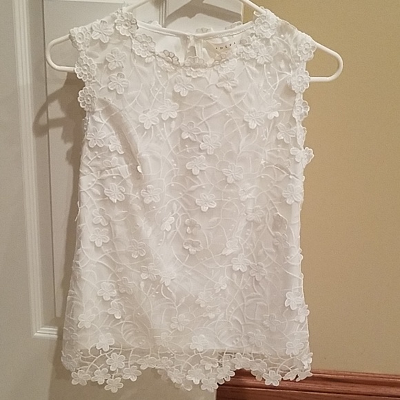 Beautiful, white sleeveless top .NWT - Picture 4 of 4